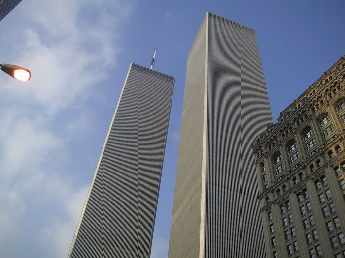 1200px-The_World_Trade_Center_in_New_York_City,_July_28,_2000