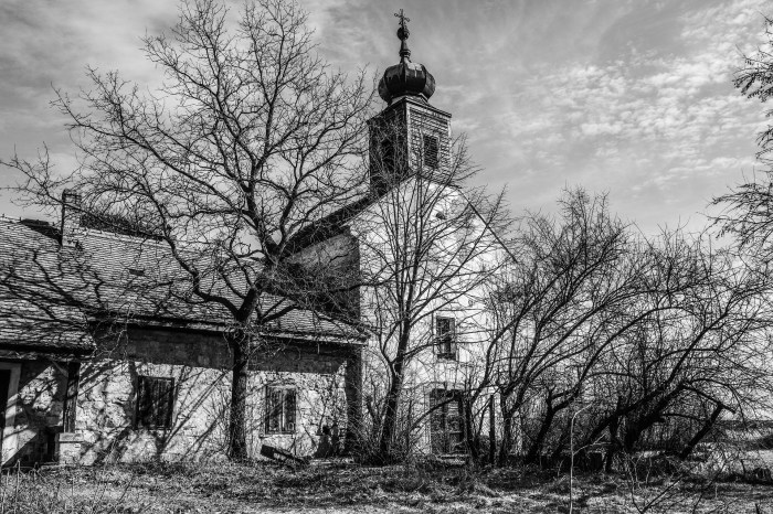 black-and-white-4777616_1920